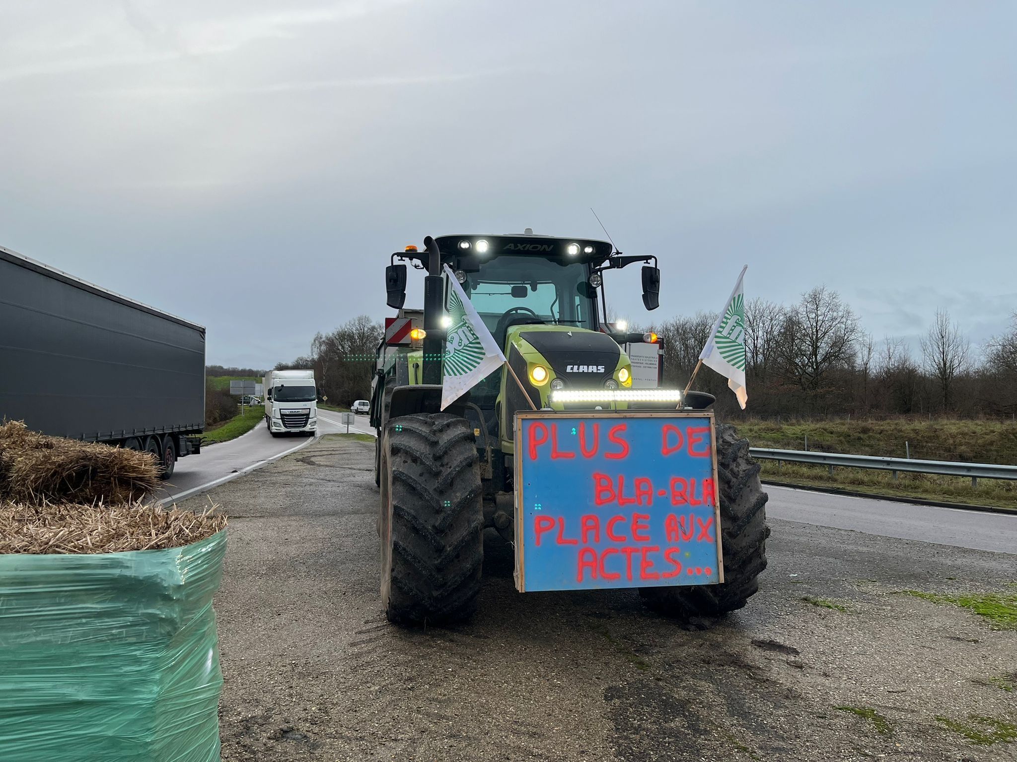 découvrez les conflits autour de l'a69 : un héritage agricole brisé entre familles locales et un site naturel en danger.