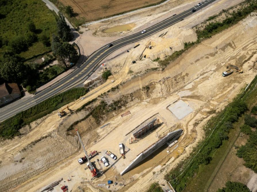 reprise des travaux sur l'a69 après une interruption de 3 mois : informations, planning et avancées des chantiers pour assurer la sécurité et la qualité des infrastructures.