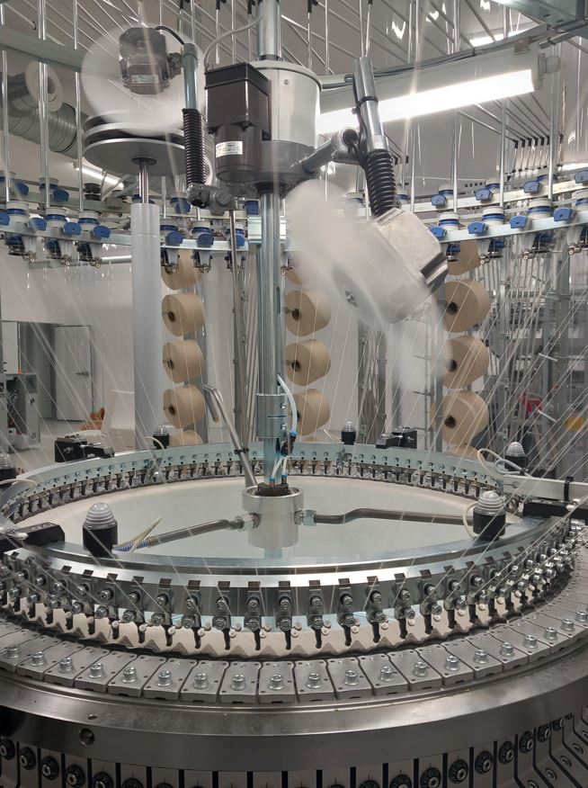 découvrez comment un atelier à strasbourg redonne vie à la tradition de la bonneterie en alsace, alliant savoir-faire artisanal et innovation locale.